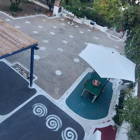 Ο Μπαξεσ Apartment Livadi  Exterior photo