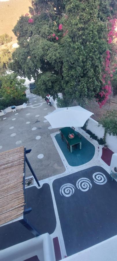 Ο Μπαξεσ Apartment Livadi  Exterior photo
