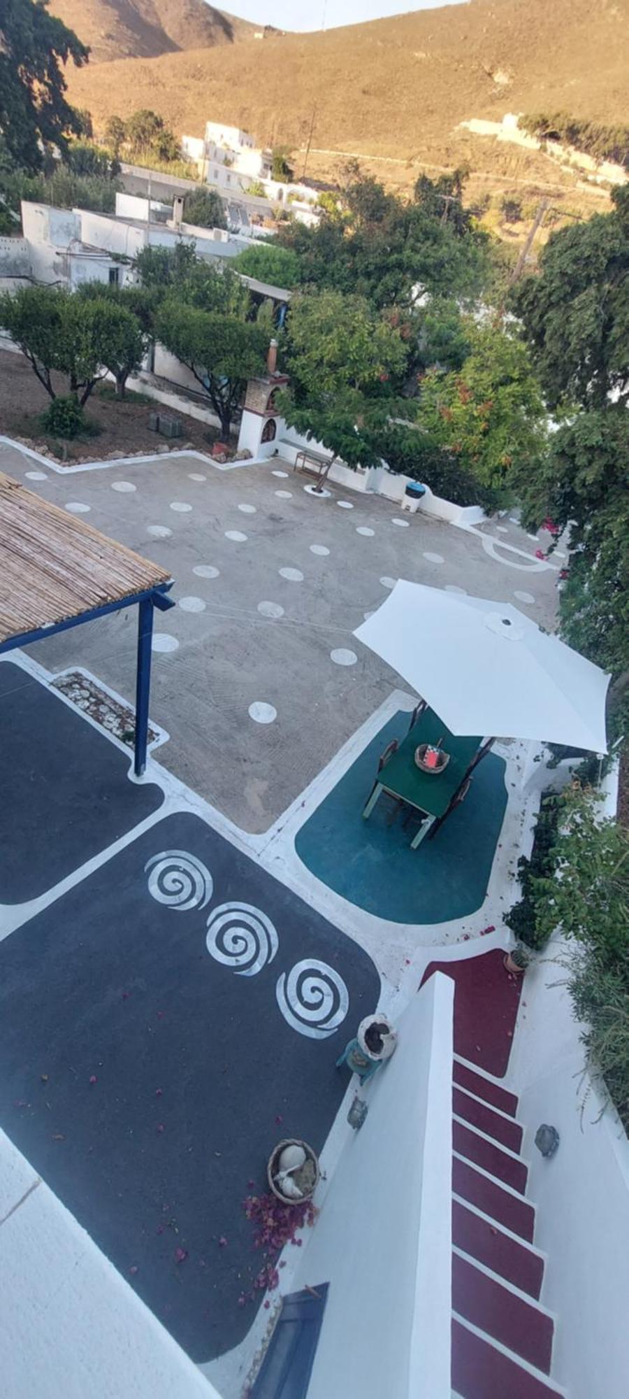 Ο Μπαξεσ Apartment Livadi  Exterior photo